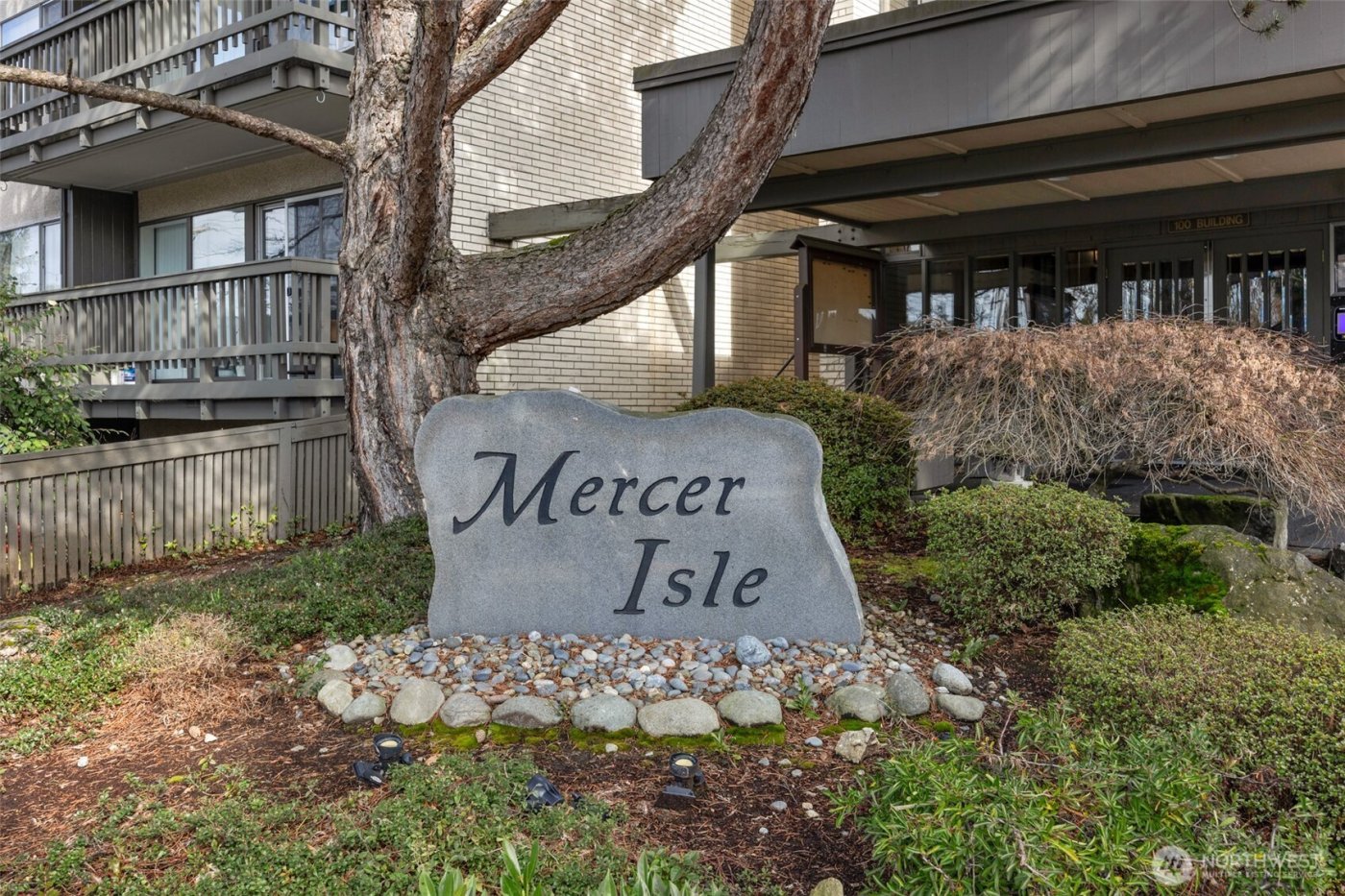 2500 81st Avenue SE #118, Mercer Island, WA 98040