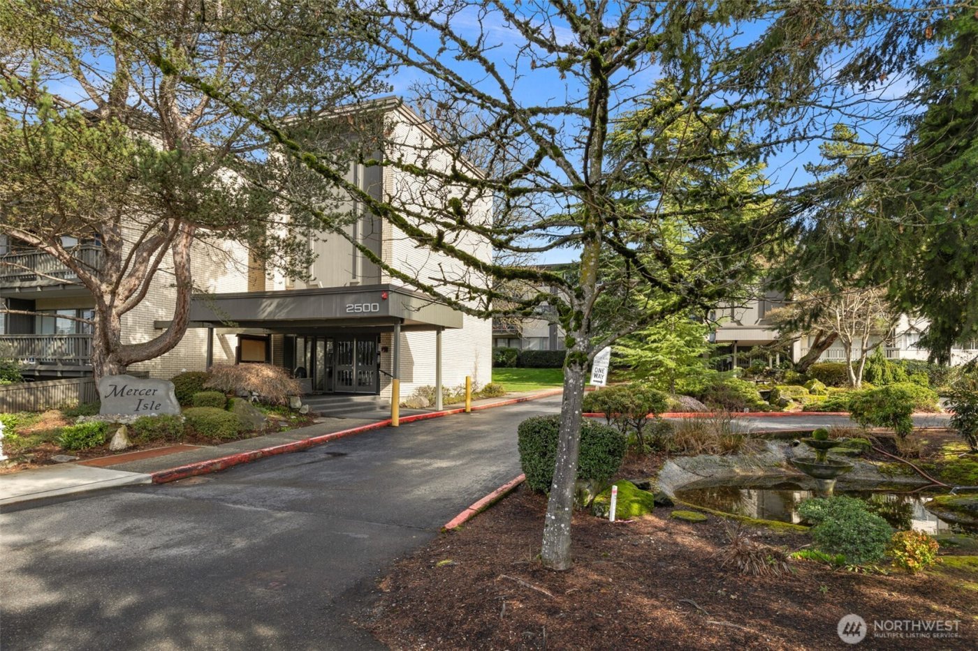 2500 81st Avenue SE #118, Mercer Island, WA 98040