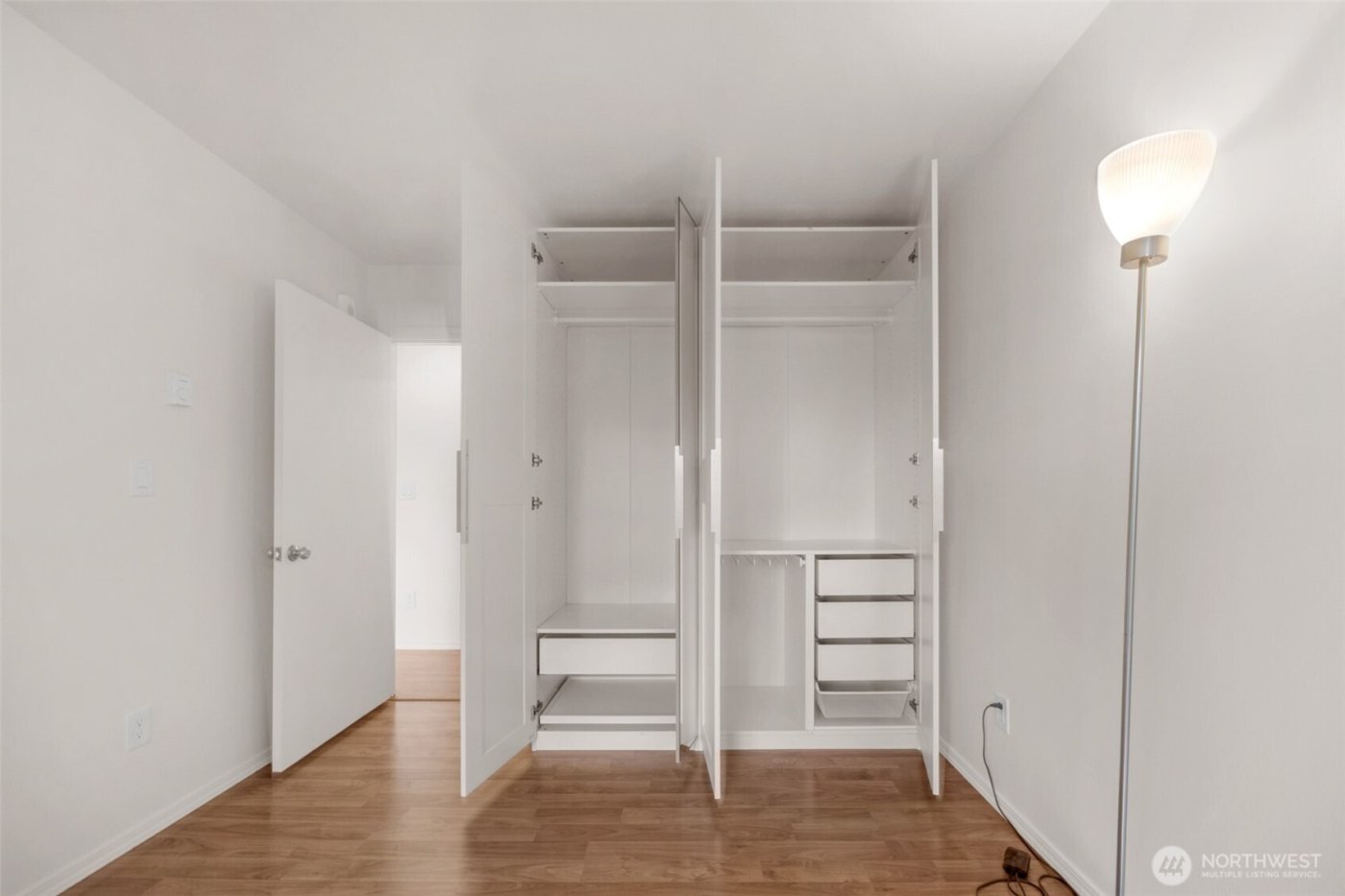 2500 81st Avenue SE #118, Mercer Island, WA 98040