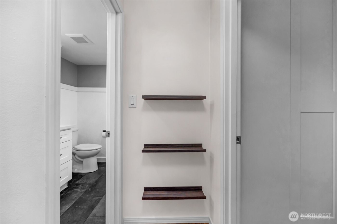 2500 81st Avenue SE #118, Mercer Island, WA 98040