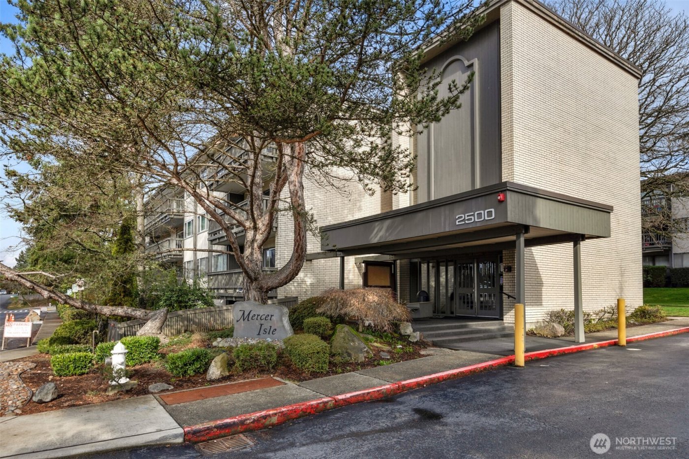 2500 81st Avenue SE #118, Mercer Island, WA 98040