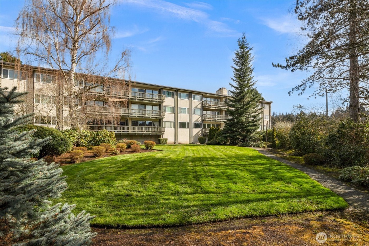 2500 81st Avenue SE #118, Mercer Island, WA 98040