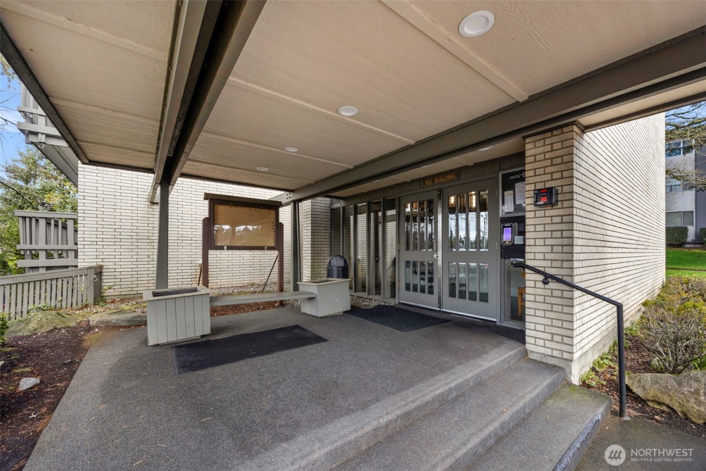 2500 81st Avenue SE #118, Mercer Island, WA 98040