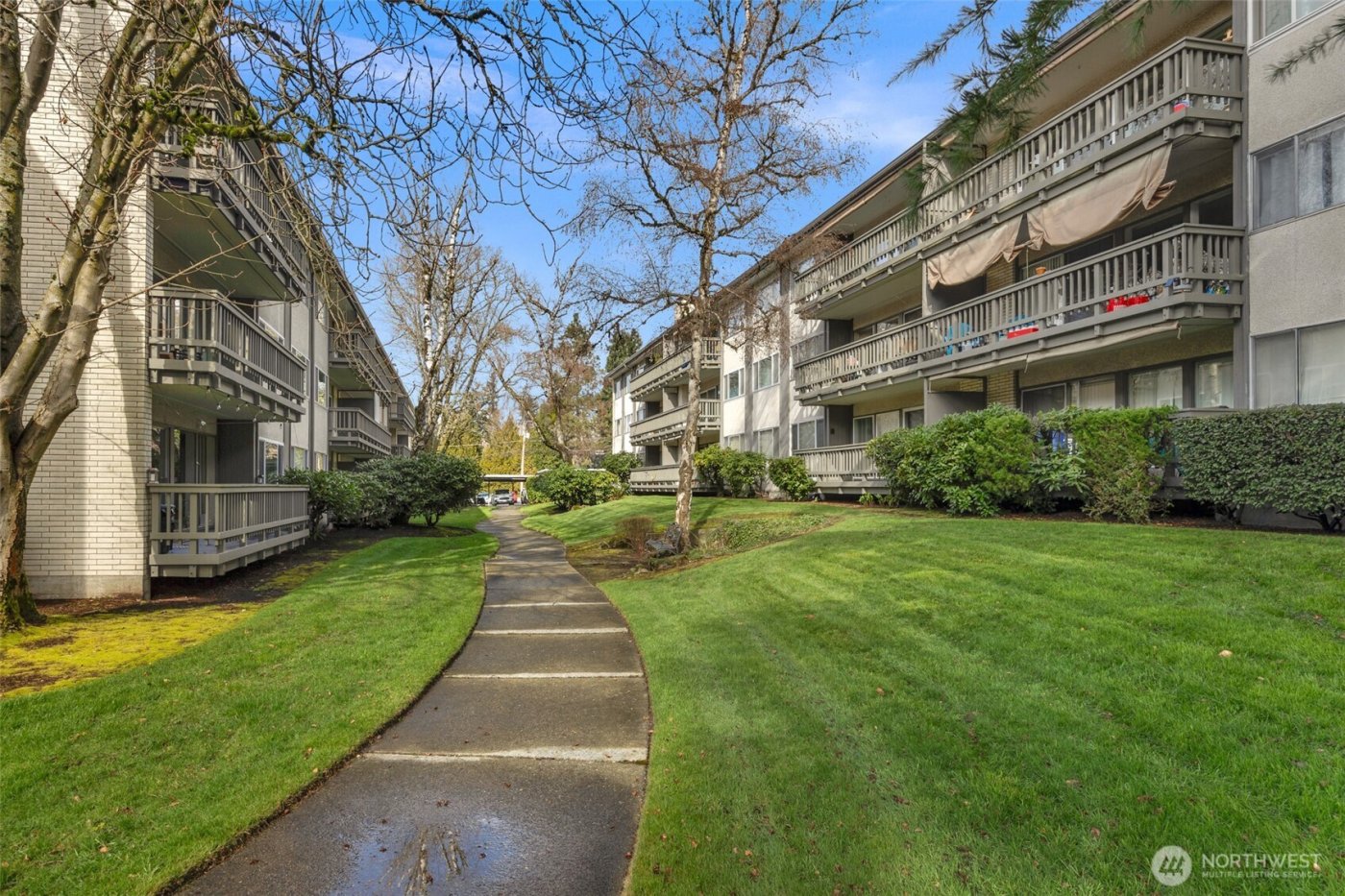 2500 81st Avenue SE #118, Mercer Island, WA 98040