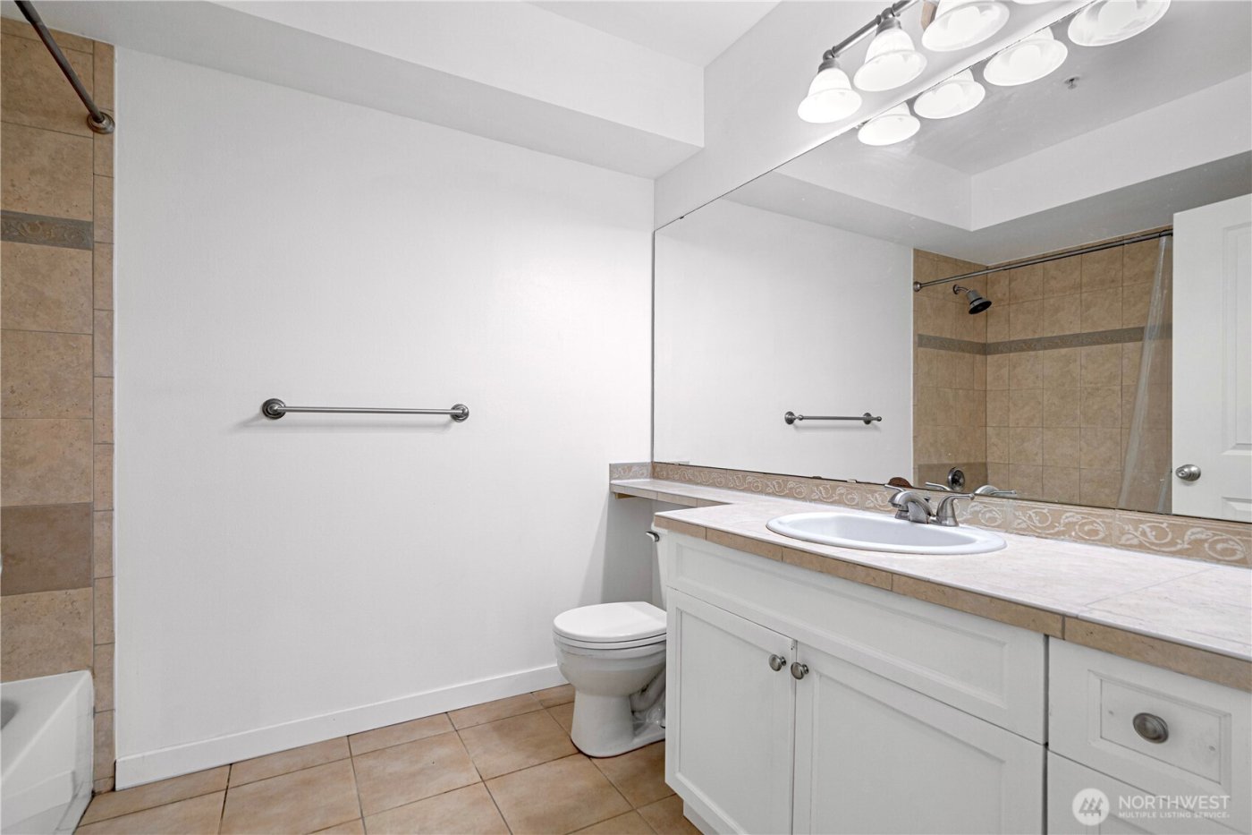 530 4th Avenue W #108, Seattle, WA 98119