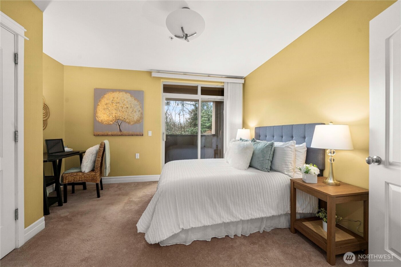 2551 Thorndyke Avenue W #102, Seattle, WA 98199