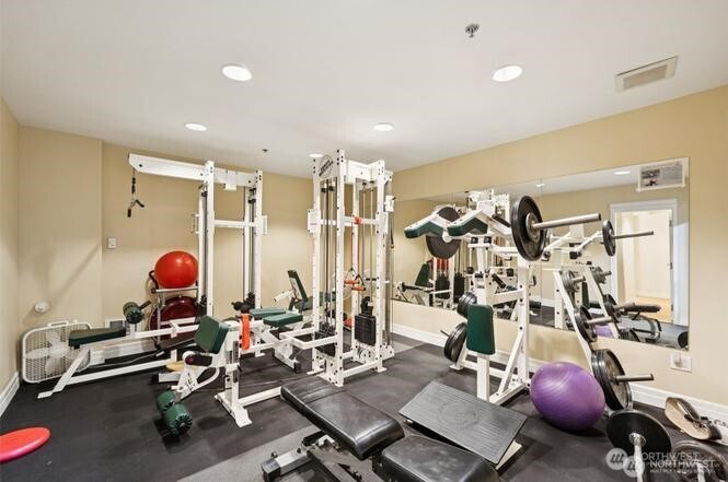 2551 Thorndyke Avenue W #102, Seattle, WA 98199