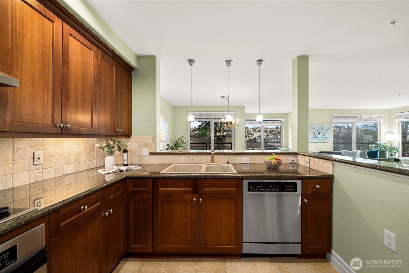 2551 Thorndyke Avenue W #102, Seattle, WA 98199