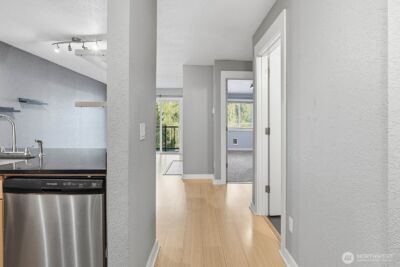 840 NE 125th Street NE #304, Seattle, WA 98125-3961 - Photo 9