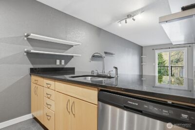 840 NE 125th Street NE #304, Seattle, WA 98125-3961 - Photo 10