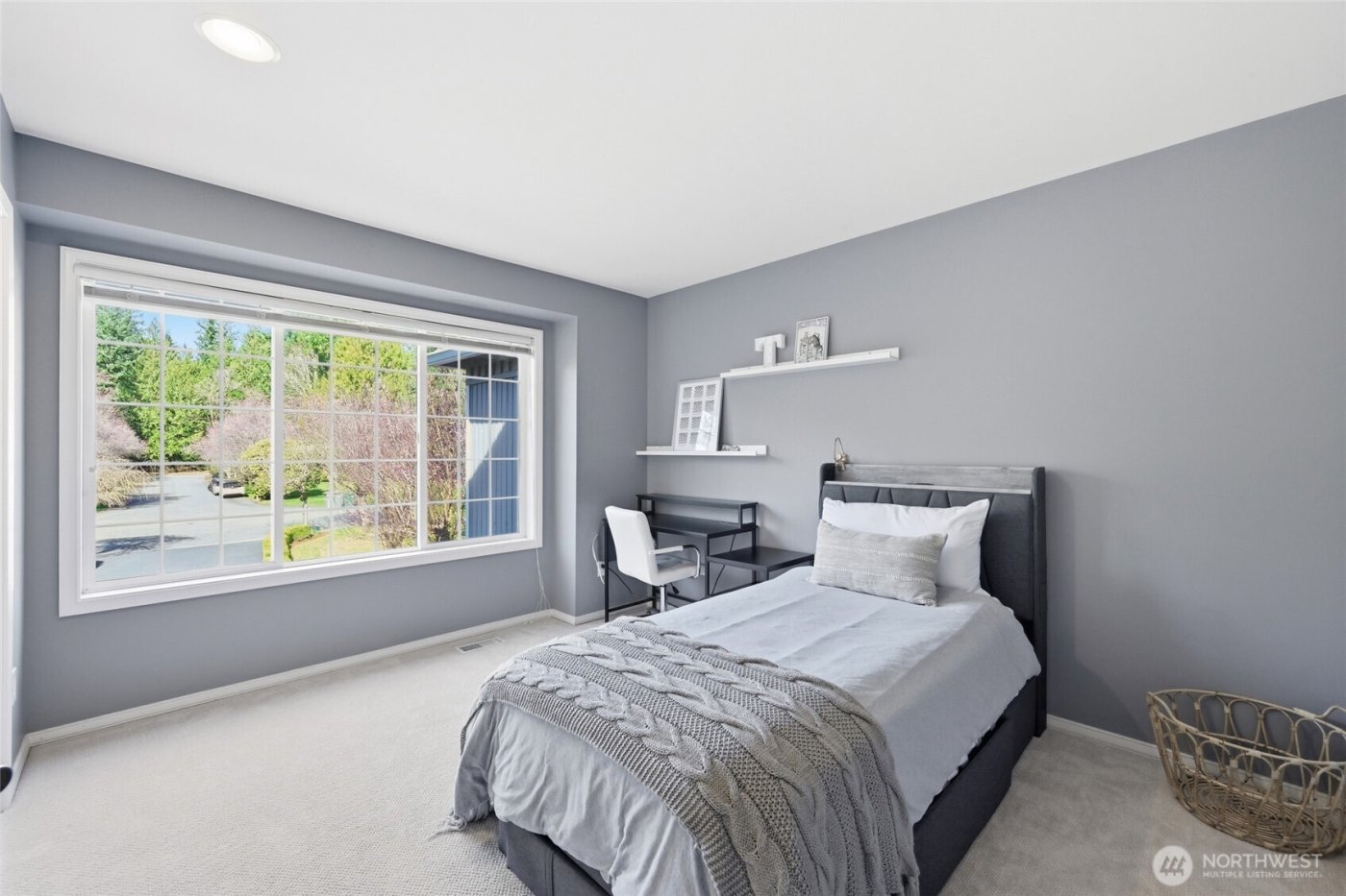 9604 215th Avenue NE, Redmond, WA 98053-7698