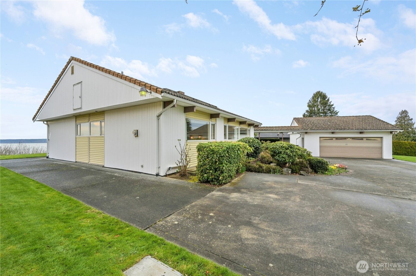 12895 Shorecrest Drive SW, Seattle, WA 98146