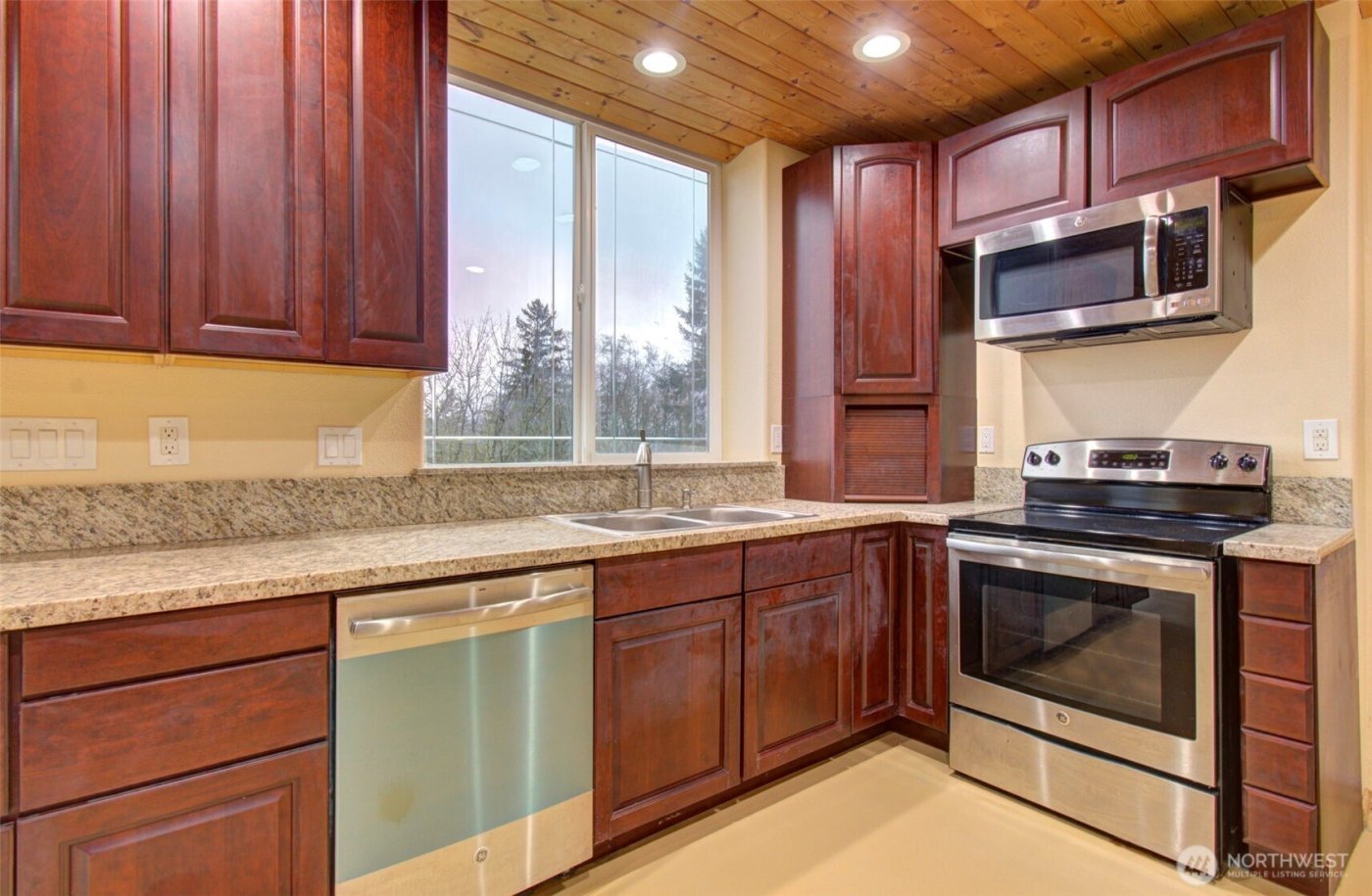 498 Bryant Hill Road , Woodland, WA 98674