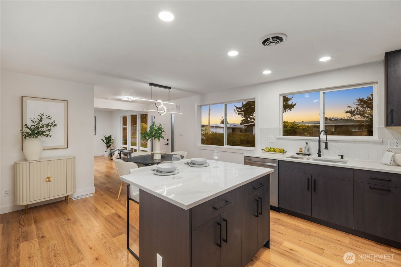 16802 NE 6th Place , Bellevue, WA 98008