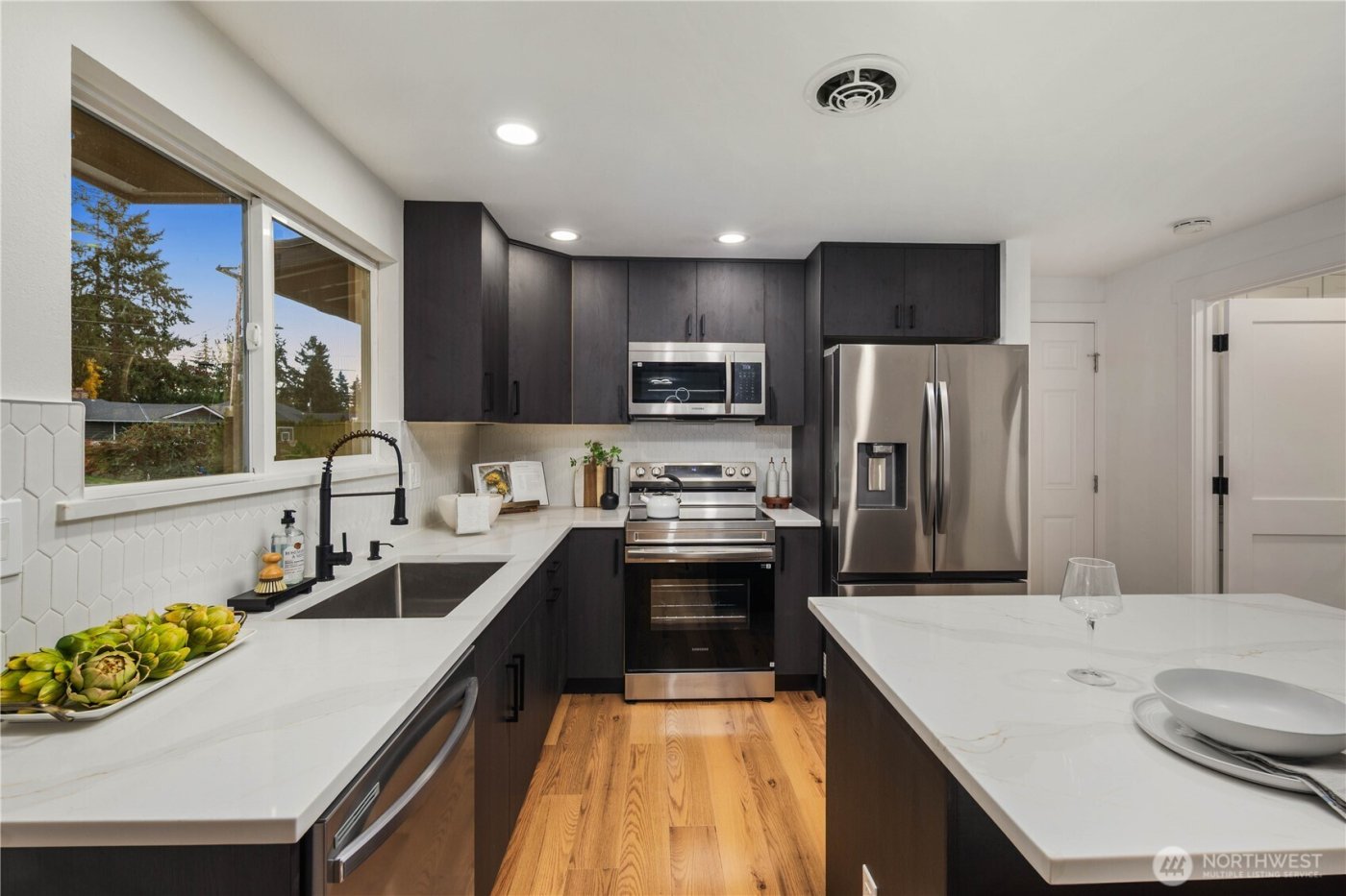 16802 NE 6th Place , Bellevue, WA 98008