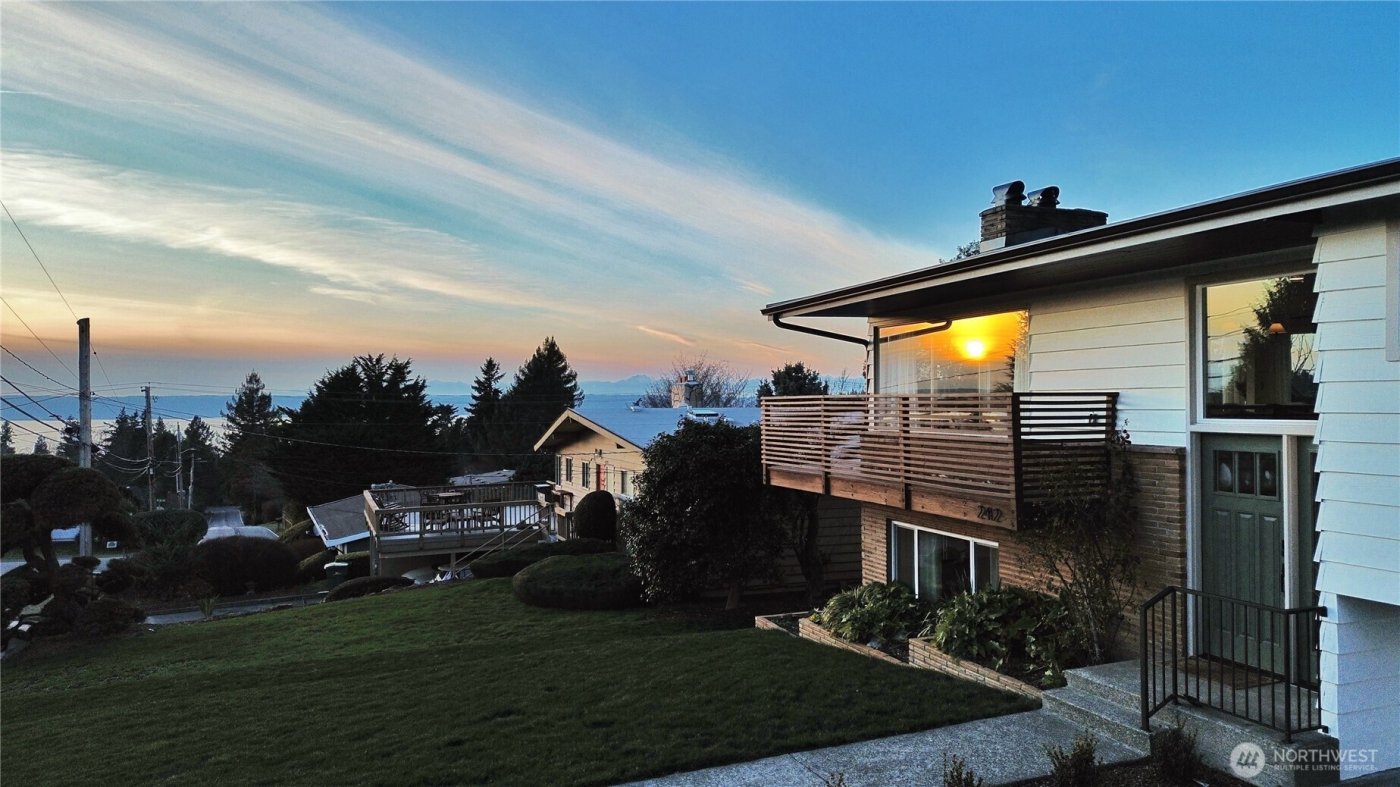 242 SW 186th Street , Normandy Park, WA 98166