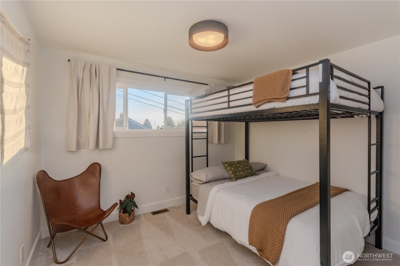 242 SW 186th Street , Normandy Park, WA 98166