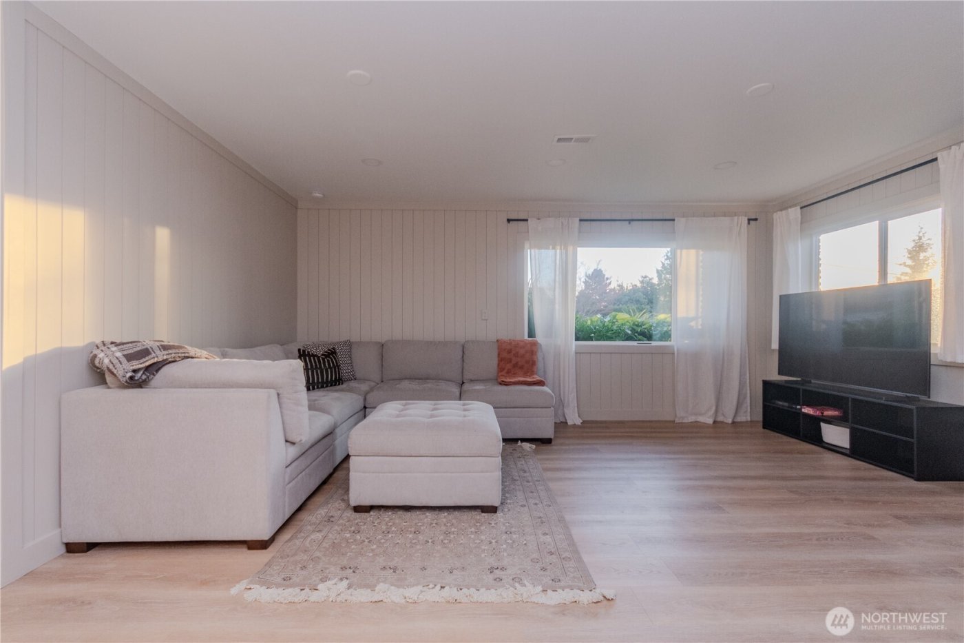 242 SW 186th Street , Normandy Park, WA 98166