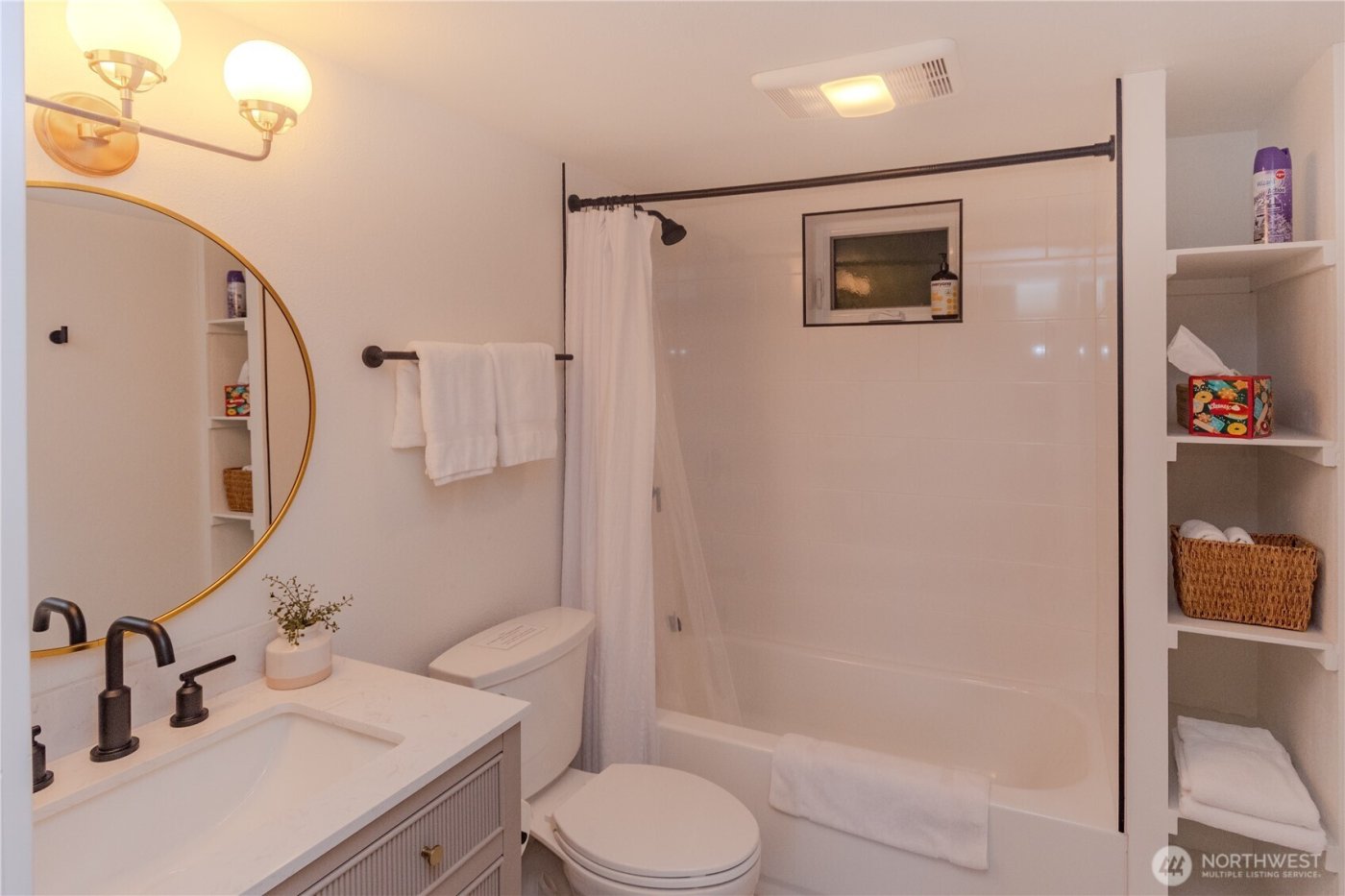 242 SW 186th Street , Normandy Park, WA 98166