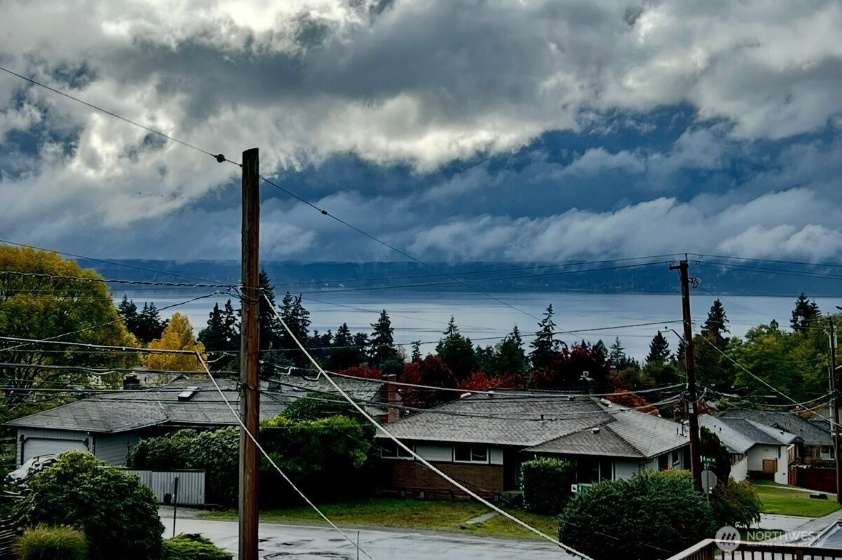 242 SW 186th Street , Normandy Park, WA 98166