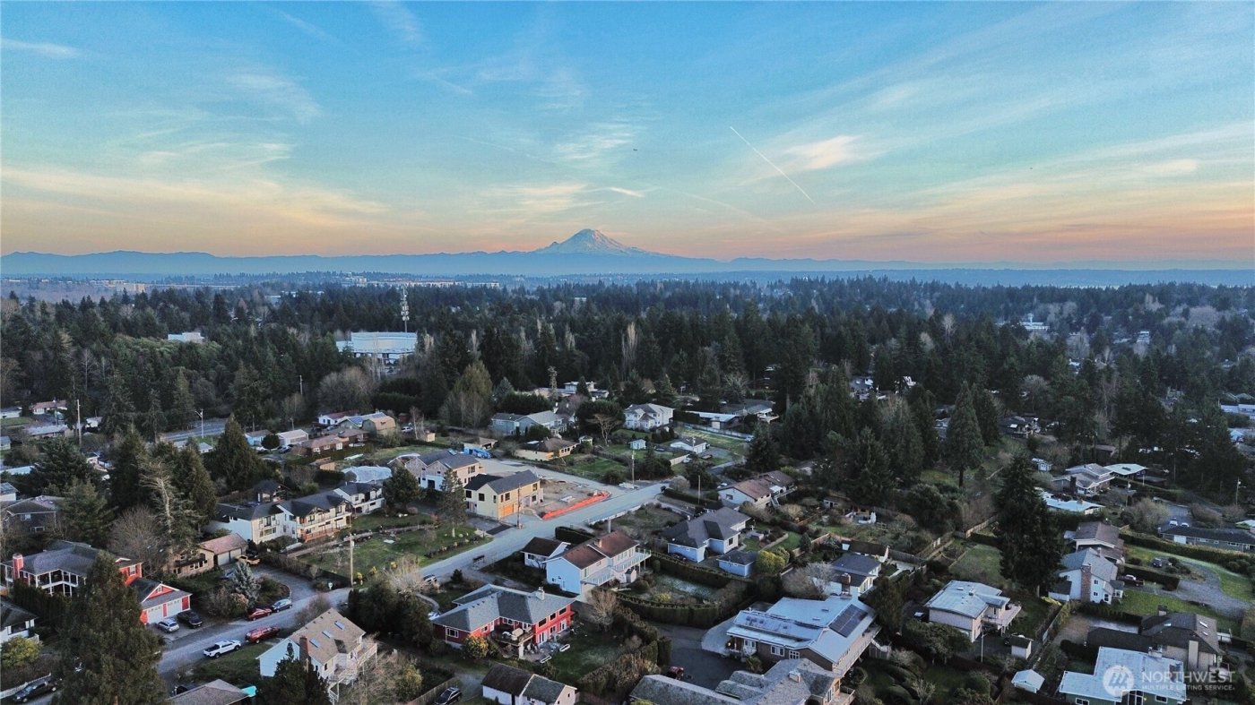 242 SW 186th Street , Normandy Park, WA 98166