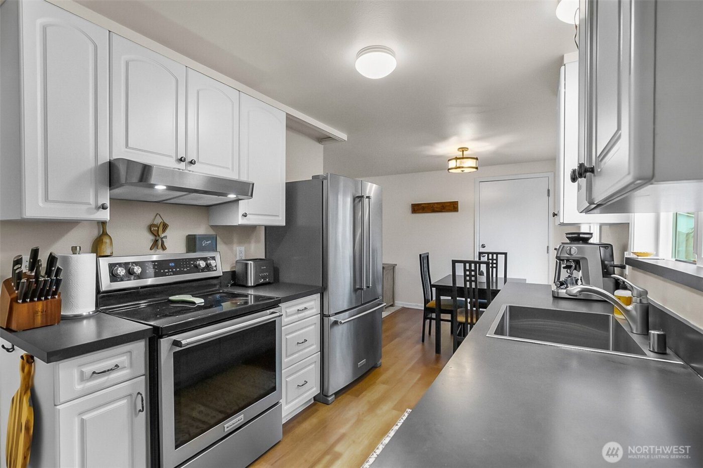 17419 Gravenstein Road , Bothell, WA 98012-9159