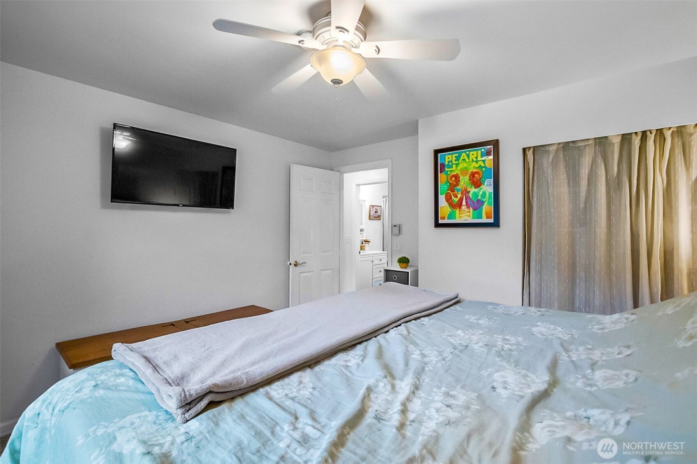 17419 Gravenstein Road , Bothell, WA 98012-9159