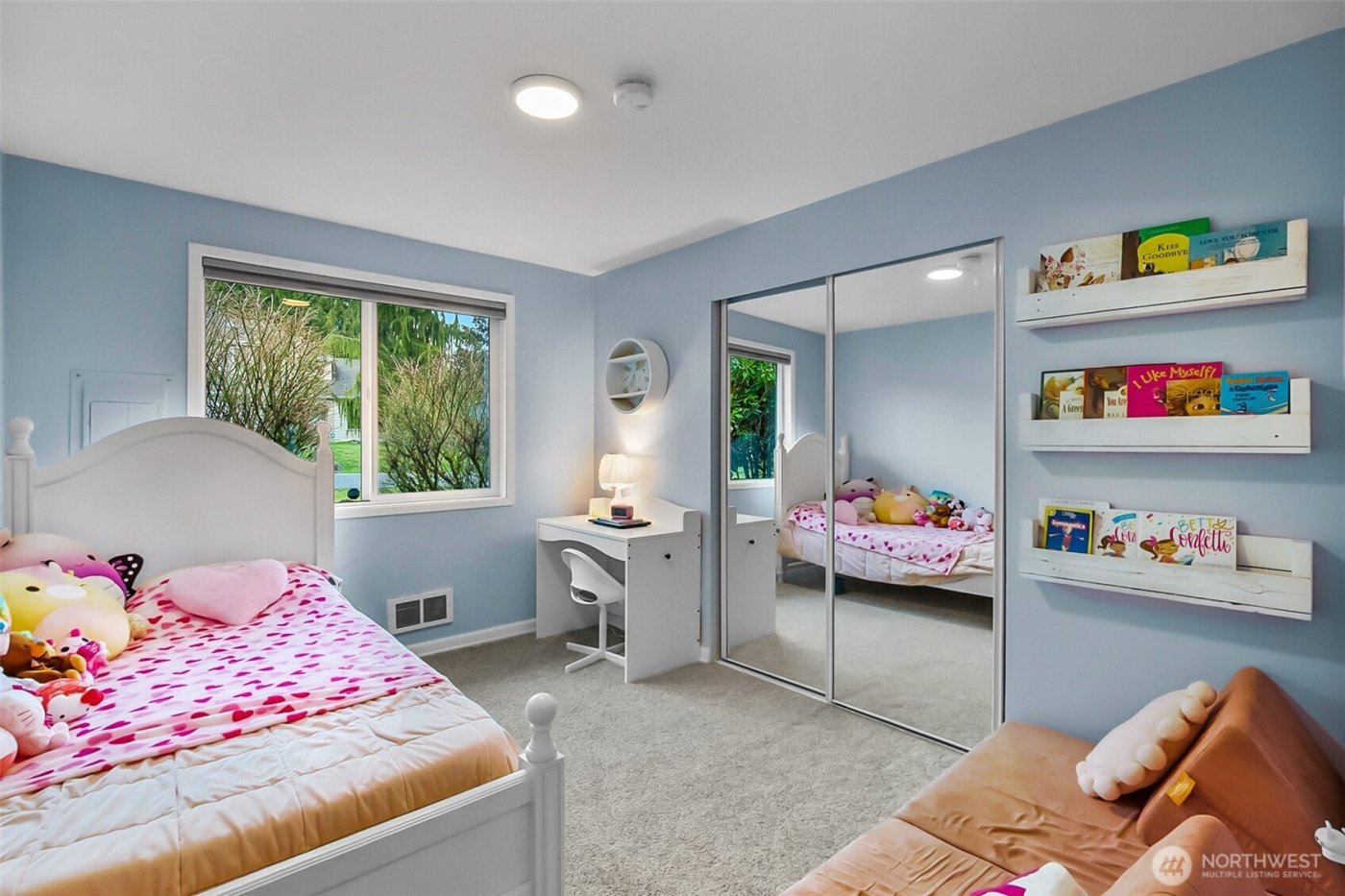 17419 Gravenstein Road , Bothell, WA 98012-9159