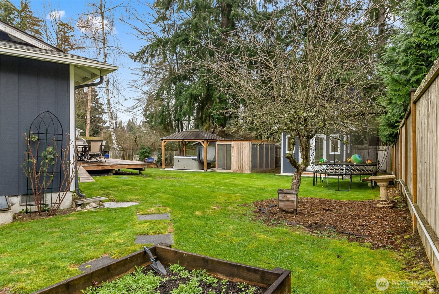 17419 Gravenstein Road , Bothell, WA 98012-9159