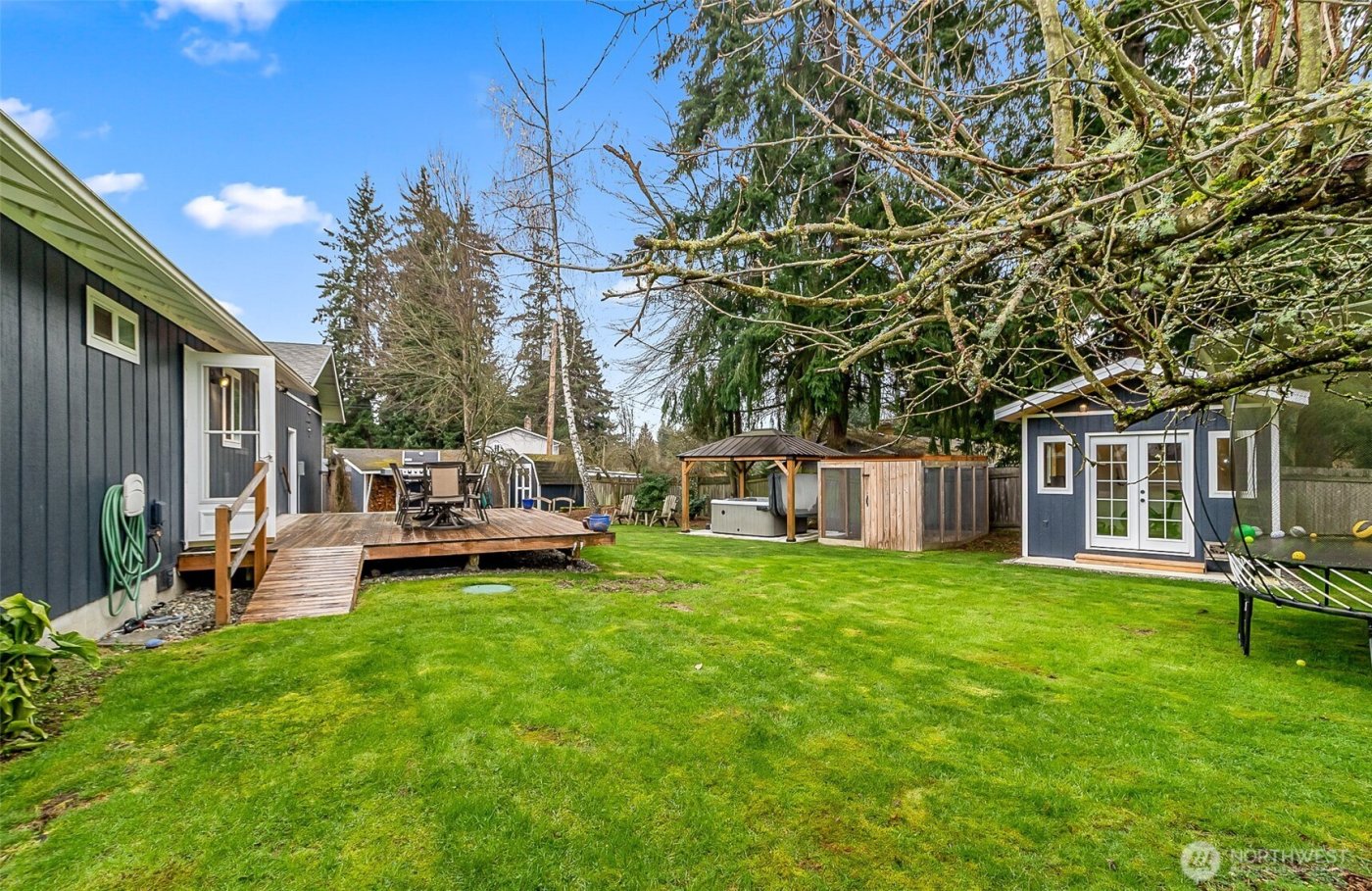 17419 Gravenstein Road , Bothell, WA 98012-9159