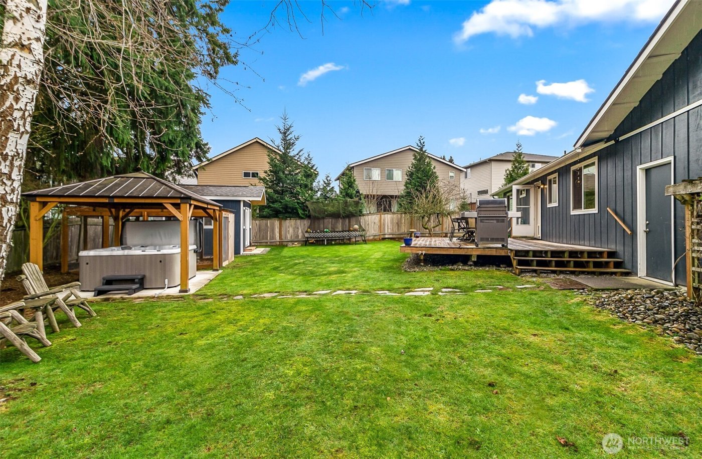 17419 Gravenstein Road , Bothell, WA 98012-9159