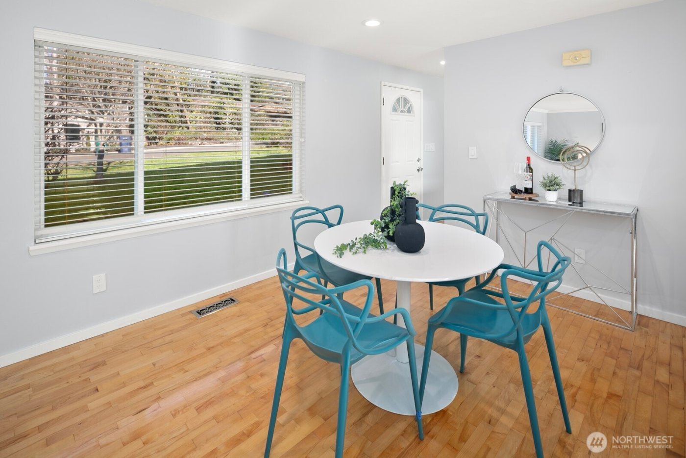 7037 NE 137th Street , Kirkland, WA 98034