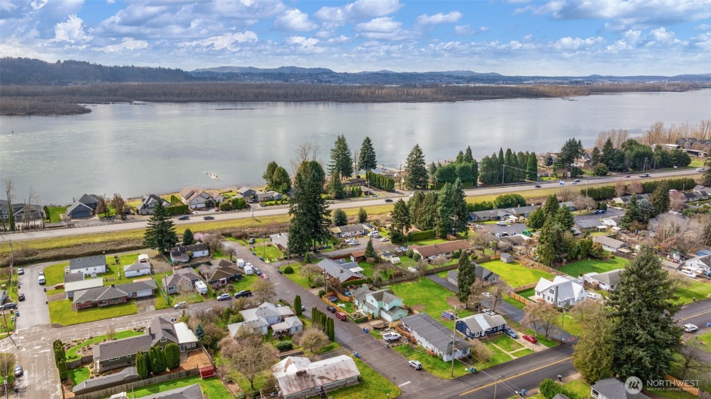 235 9th Street , Washougal, WA 98671