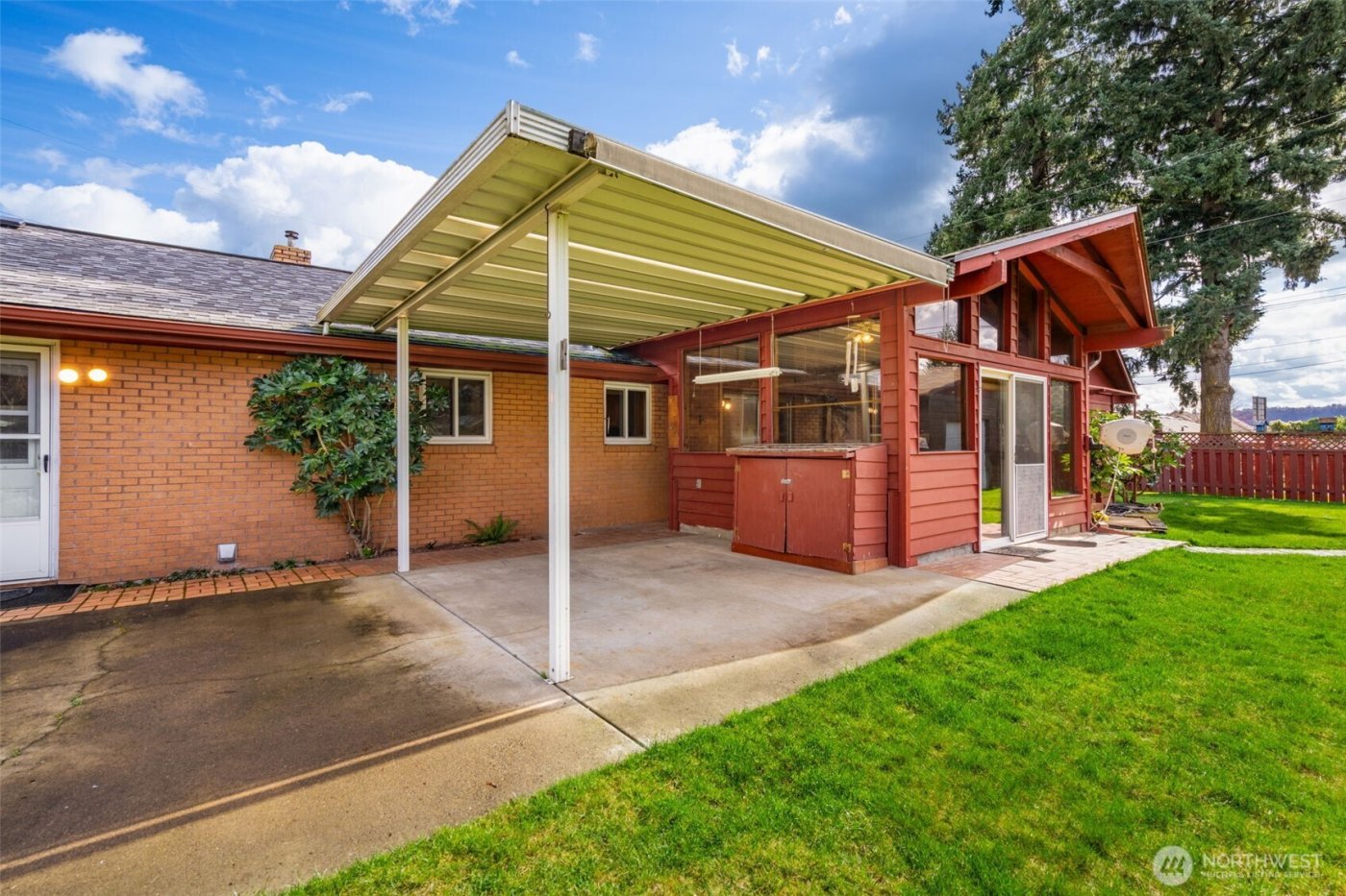 235 9th Street , Washougal, WA 98671