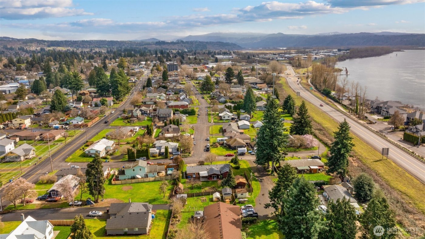 235 9th Street , Washougal, WA 98671
