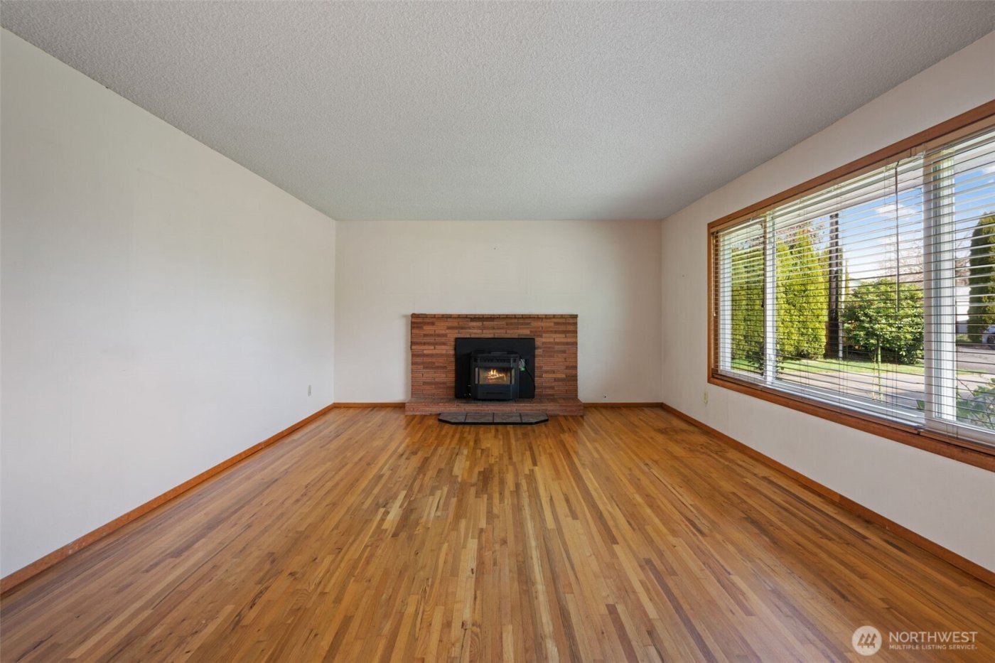 235 9th Street , Washougal, WA 98671