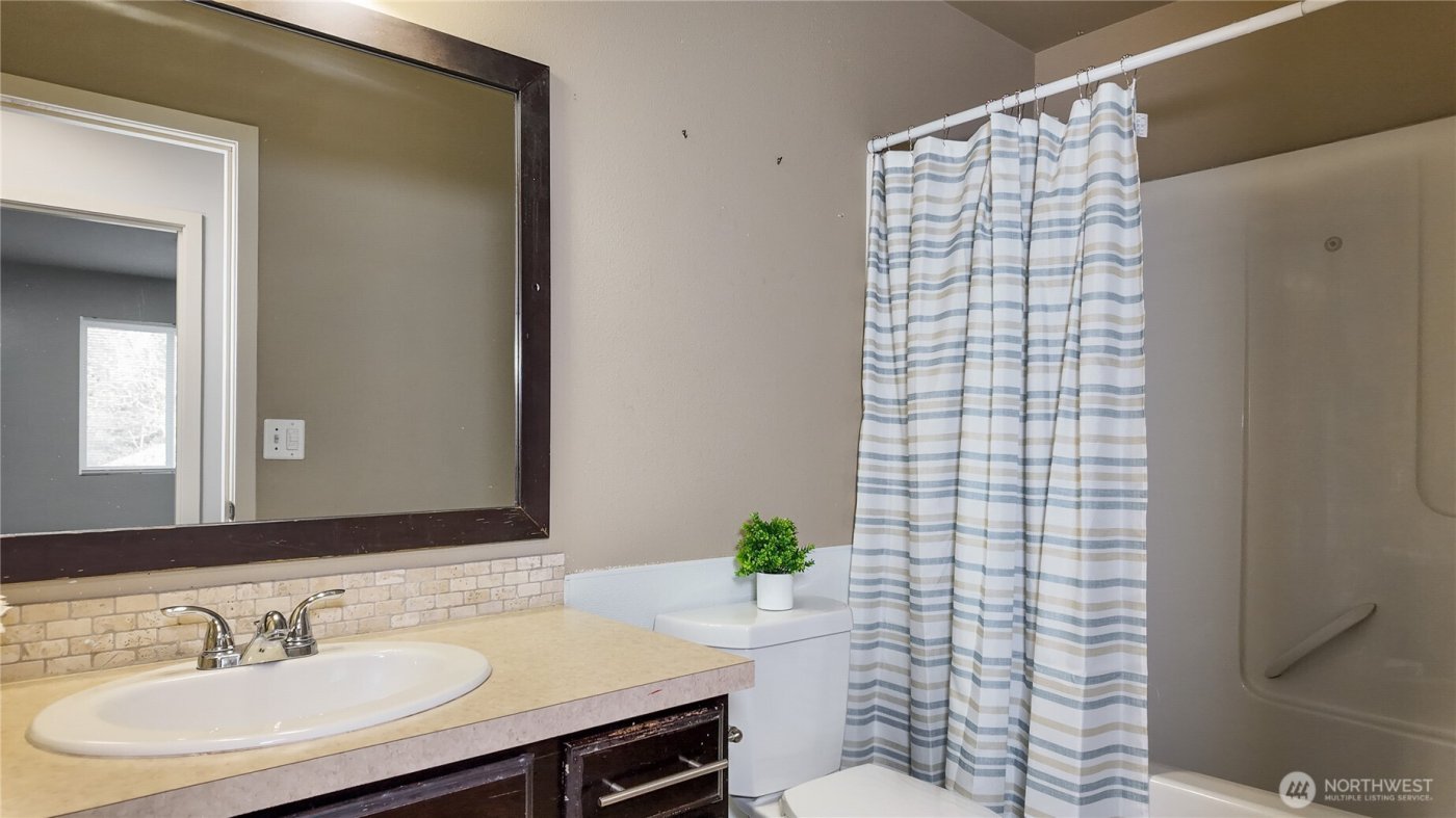 20523 5th Avenue Ct E, Spanaway, WA 98387-7856