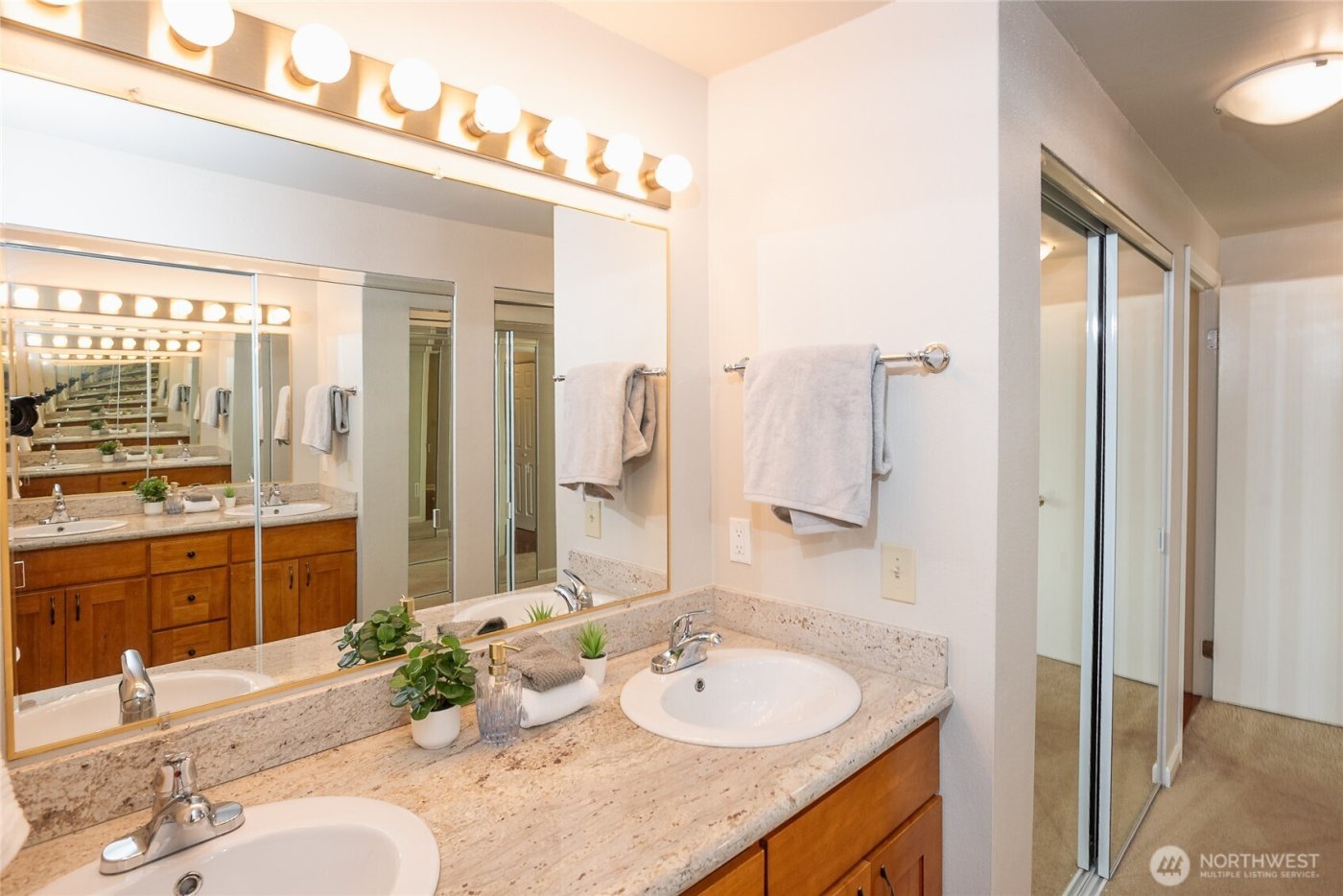 2253 Gilman Drive W #406, Seattle, WA 98119