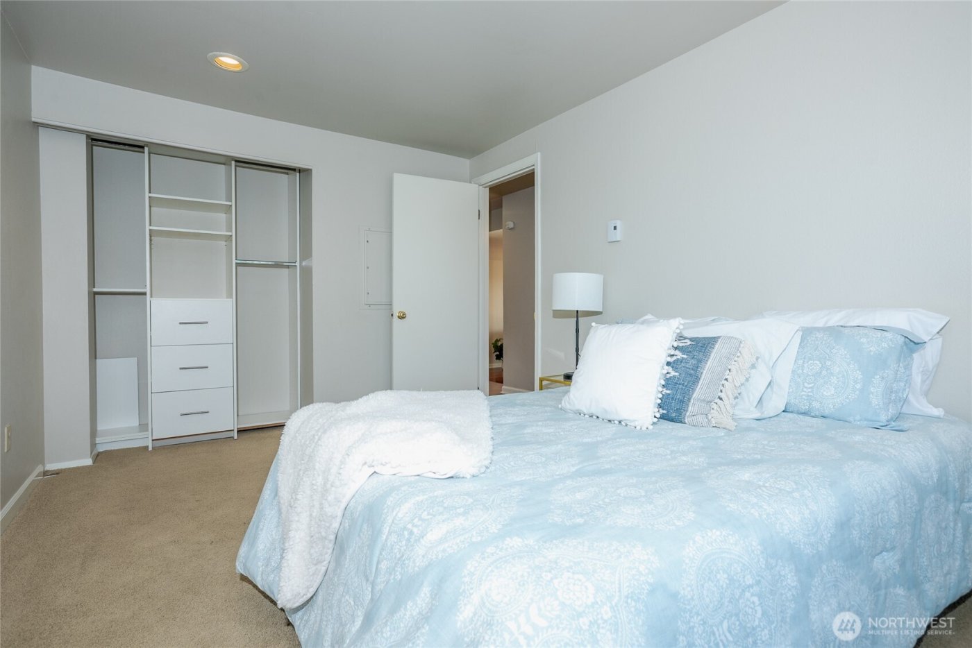 2253 Gilman Drive W #406, Seattle, WA 98119