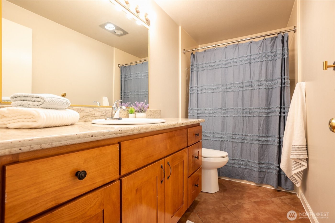 2253 Gilman Drive W #406, Seattle, WA 98119