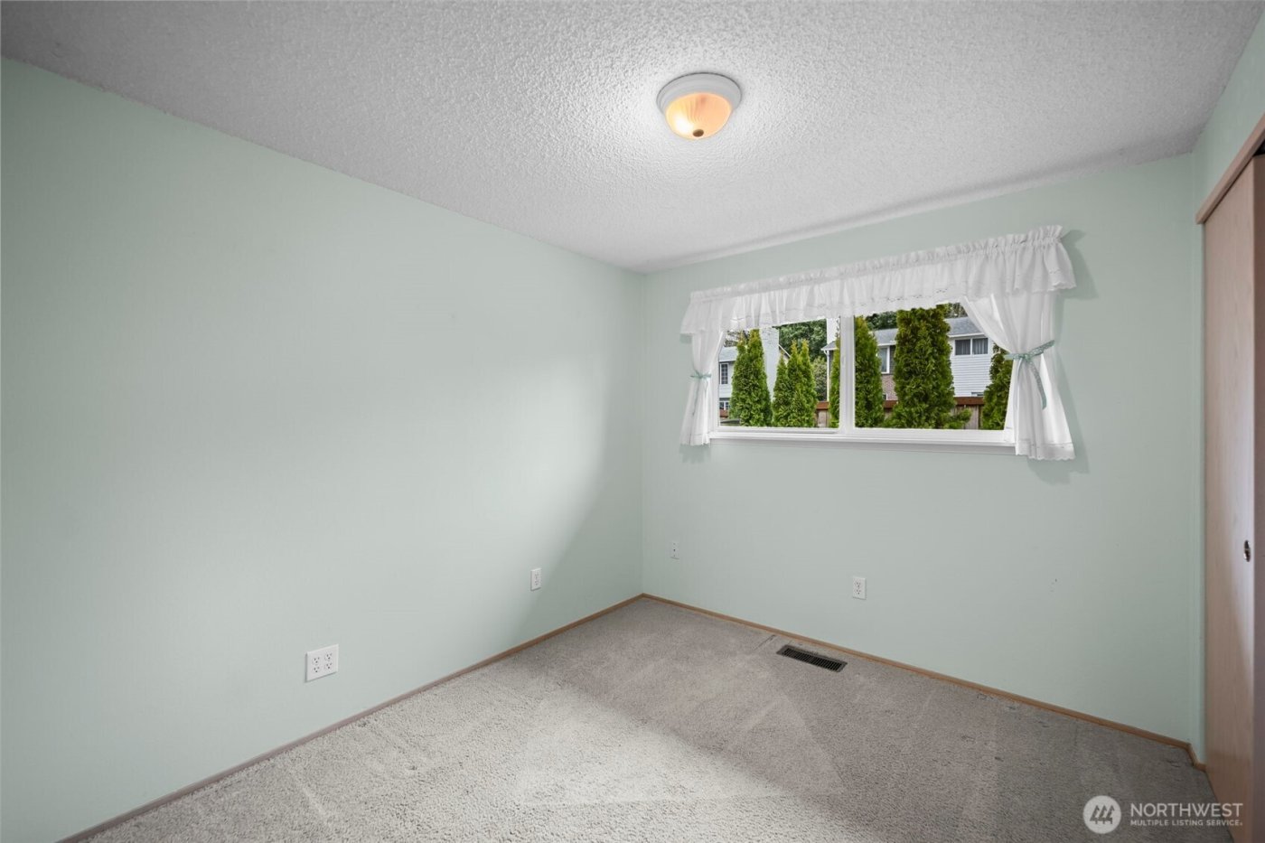 5727 N 13th Street , Tacoma, WA 98406