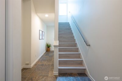 1820 Franklin Avenue E, Seattle, WA 98102 - Photo 2