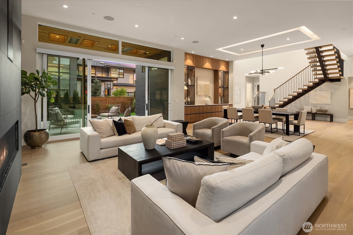 1028 89th Ave NE, Bellevue, WA 98004