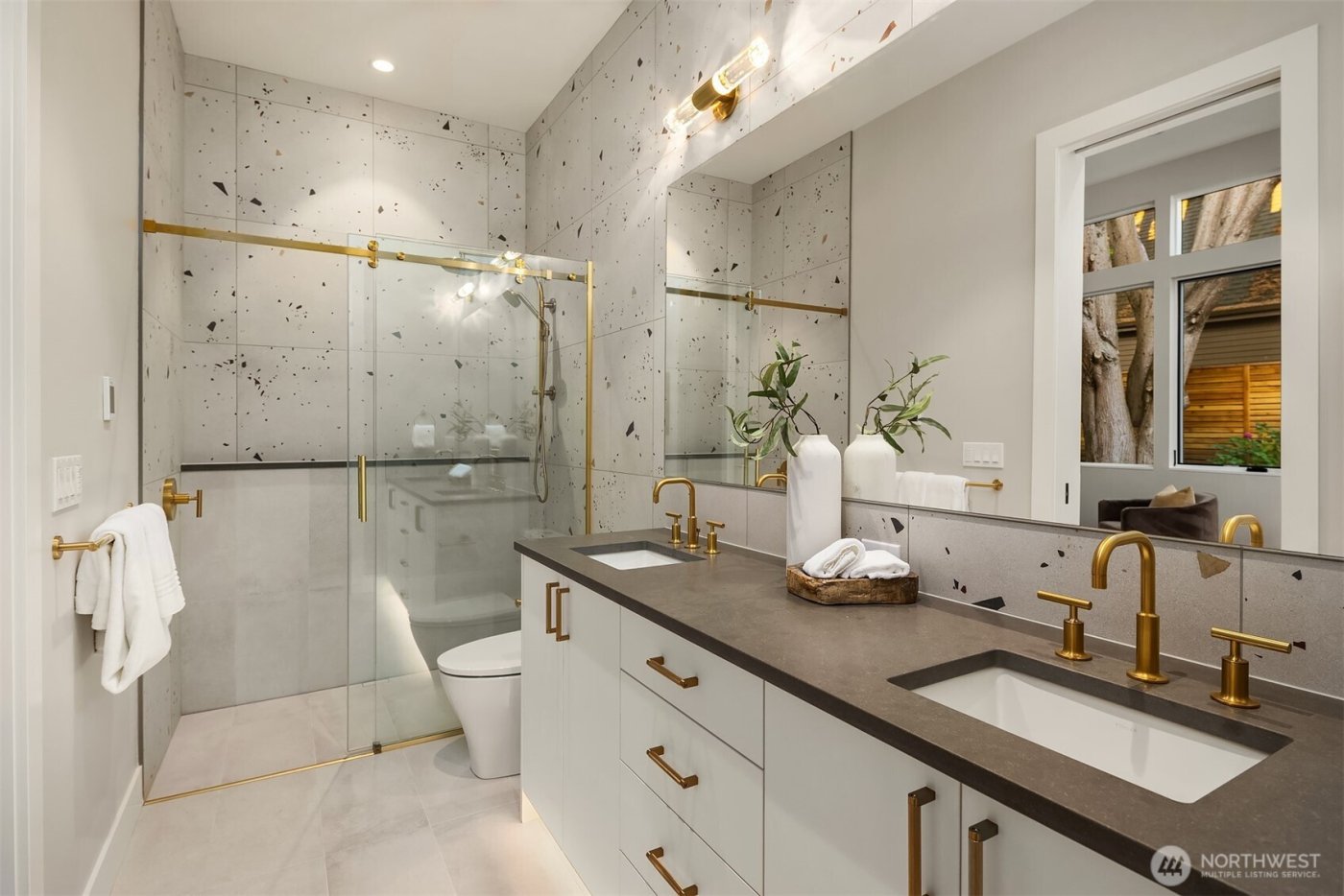 1028 89th Ave NE, Bellevue, WA 98004