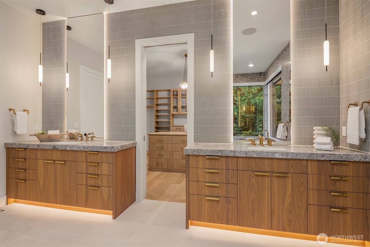 1028 89th Ave NE, Bellevue, WA 98004