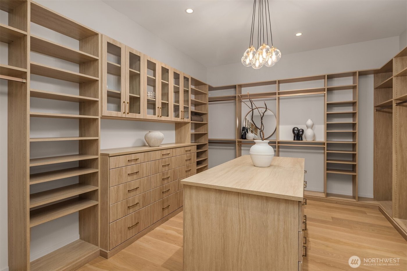 1028 89th Ave NE, Bellevue, WA 98004