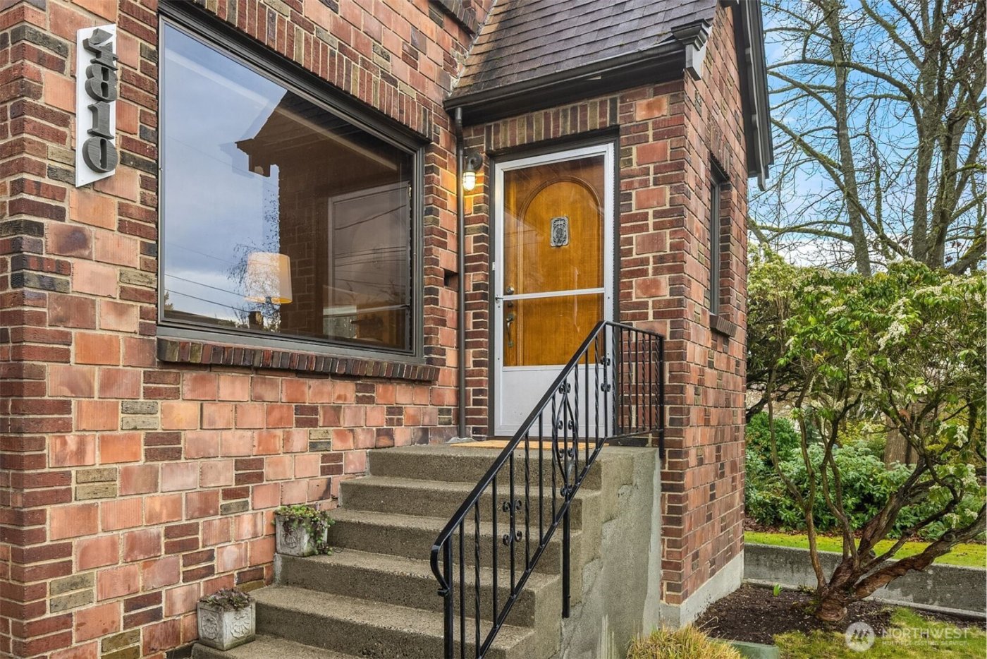 4810 38th Avenue NE, Seattle, WA 98105