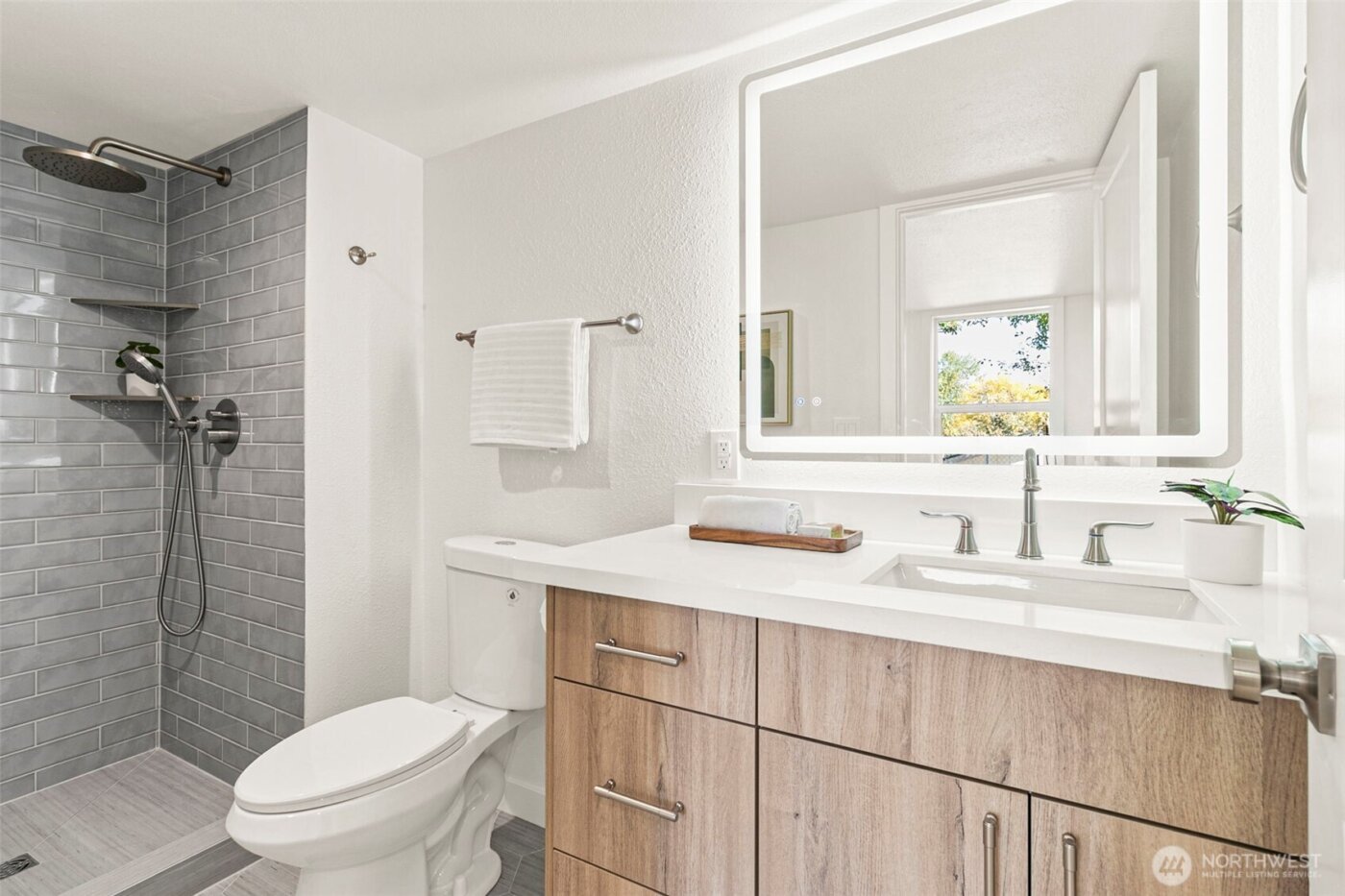 12077 75th Avenue S, Seattle, WA 98178