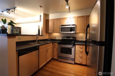 827 Hiawatha Place S #406, Seattle, WA 98144 - Photo 3