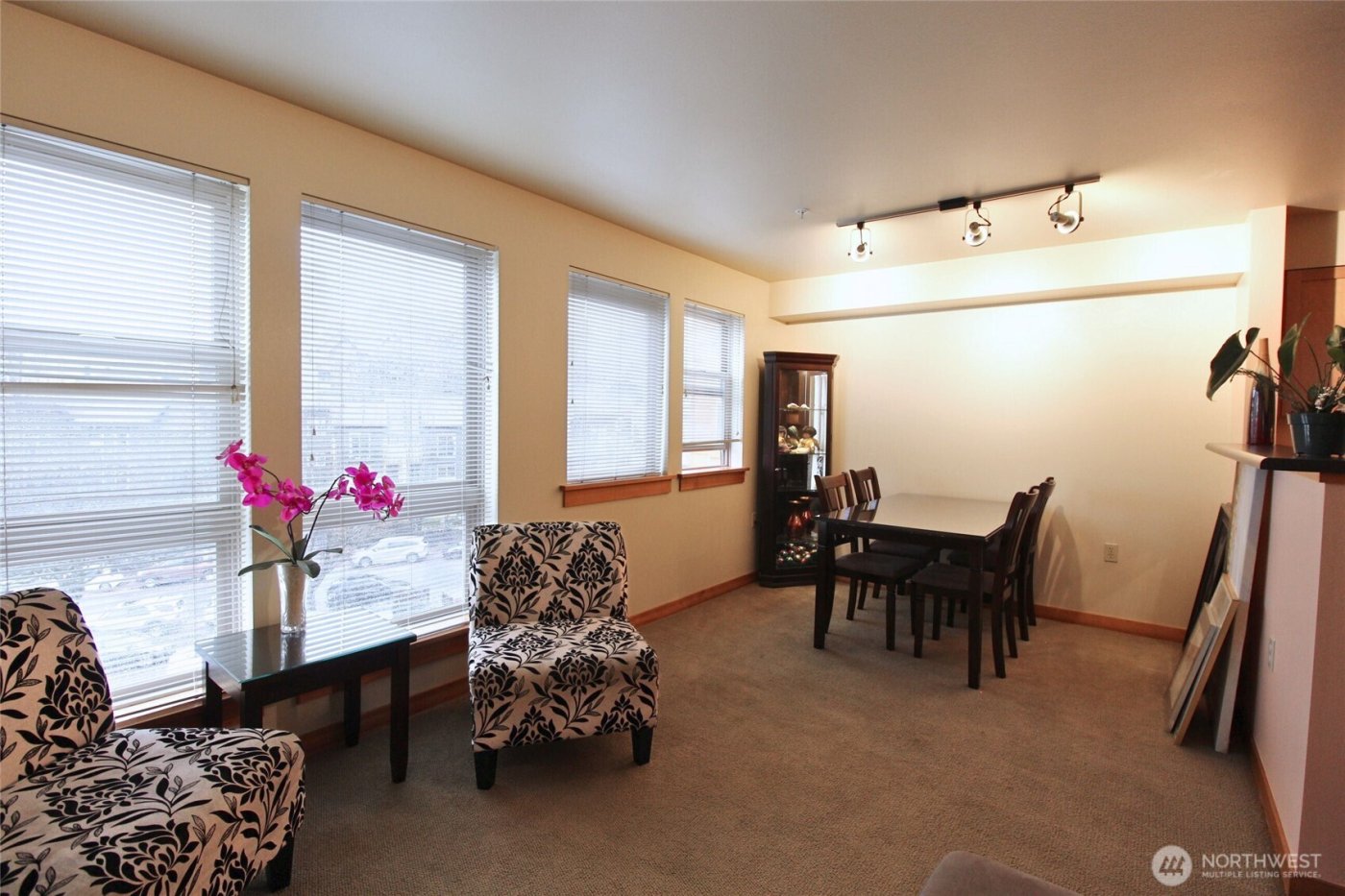 827 Hiawatha Place S #406, Seattle, WA 98144